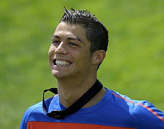 Cristiano, sonriente, durante un entrenamiento de Portugal en Covilha.