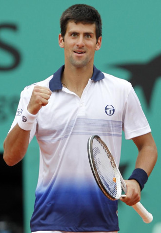 Novak Djokovic celebra su victoria ante Robby Ginepri.