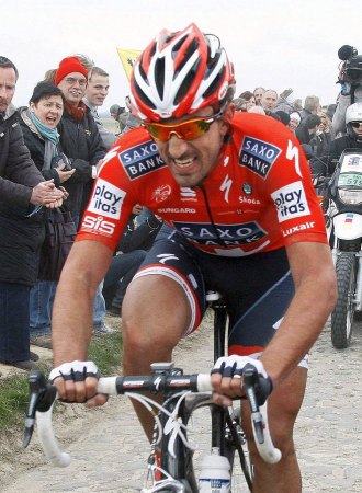 Cancellara en su galopada triunfal durante la París-Roubaix
