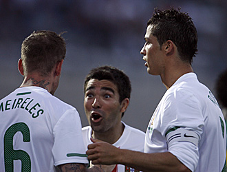 Deco, Meireles y Ronaldo, en el amistoso ante Camern