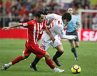 Juanma Ortiz y Perotti, en el partido Sevilla-Almera