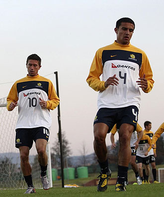Kewell y Cahill, durante un entrenamiento en Johannesburgo.