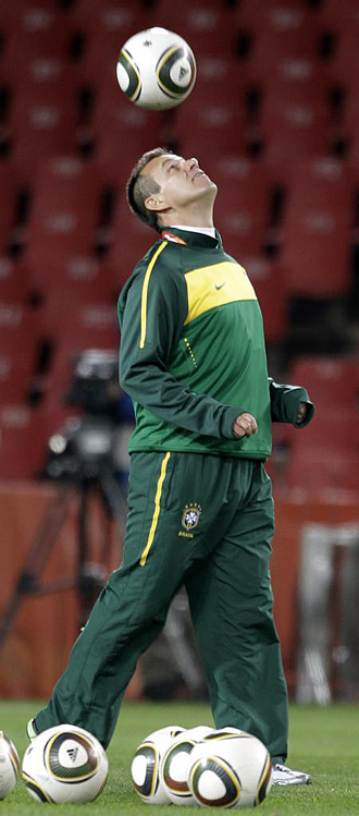 Dunga, en un entrenamiento con Brasil.