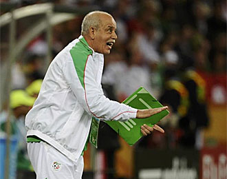 El seleccionador argelino, en el partido contra Inglaterra