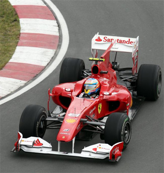 Fernando Alonso durante la carrera en el circuito Guilles Villeneuve