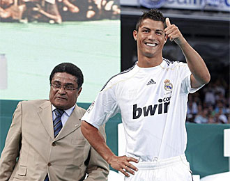 Eusebio, en la presentacin de Ronaldo con el Madrid
