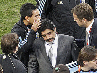 Maradona no pudo ocultar su tremenda decepción por la eliminación