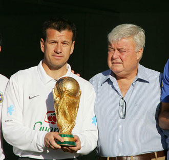 Ricardo Teixeira junto a Dunga en 2008