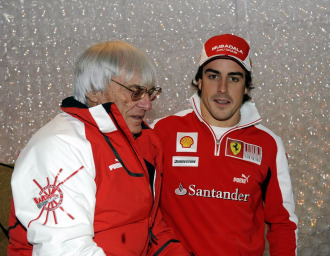 Bernie Ecclestone, junto a Fernando Alonso
