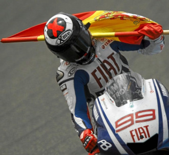 Jorge Lorenzo, con la badnera de Espaa, en el ltimo Gran Premio de Espaa en Jerez