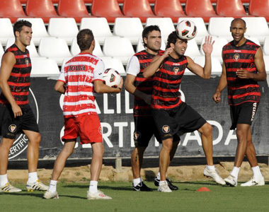 El Sevilla entrenando en la concentracin.