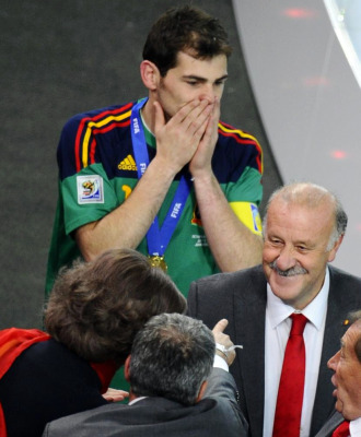 Casillas y Del Bosque celebran el ttulo.