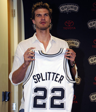 Splitter en su presentacin oficial con los Spurs
