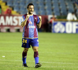 Jorge Pina celebra el triunfo del Levante ante el Rayo Vallecano la pasada temporada.