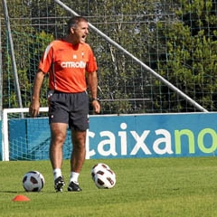 Herrera dirige una sesin de entrenamiento del equipo celeste
