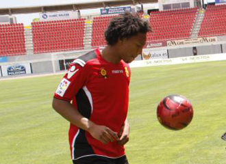 De Guzman durante su presentacin como jugador del Mallorca.