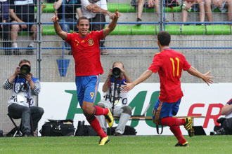 Rodrigo celebra el nico gol de Espaa en la final del Europeo sub 19