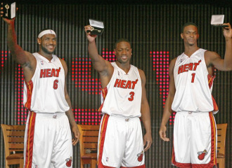 James, Wade y Bosh en la presentacin con los Heat.