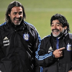 Batista junto al ex seleccionador Maradona