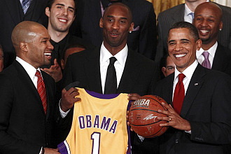 Obama, el da que recibi a los Lakers tras ganar su segundo anillo