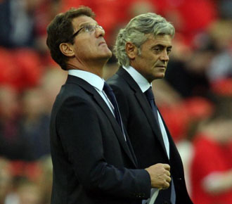 Fabio Capello junto a su ayudante Franco Baldini durante el ltimo amistoso disputado por Inglaterra en Wembley ante Hungra.