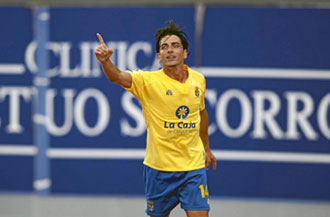 Javi Guerrero celebra un gol con Las Palmas