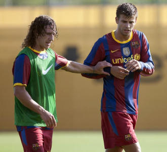 Puyol y Piqu, durante un entrenamiento del FC Barcelona.