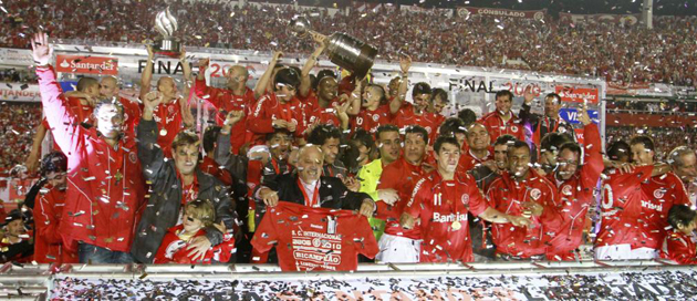 Los jugadores del Internacional celebrando su triunfo en la Copa Santander Libertadores