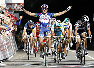 McEwen celebra un triunfo de etapa en el Tour de Benelux.