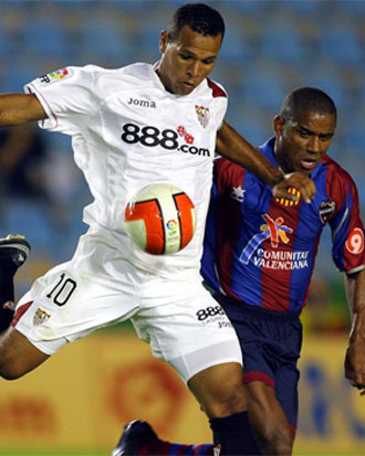 Luis Fabiano hizo dos goles en su ltima visita al Ciutat de Valencia