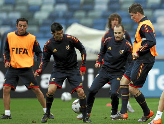 Iniesta y Torres son dos de los tres campeones del Mundo que vuelven a la convocatoria.