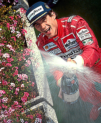 Ayrton Senna celebra una de sus victorias en el Mundial de Frmula 1