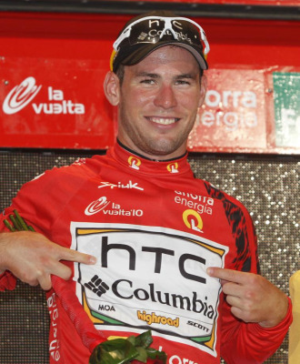Mark Cavendish estren el maillot rojo de la Vuelta.