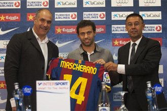 Josep Mara Bartomeu, durante la presentacin de Mascherano como nuevo jugador azulgrana.