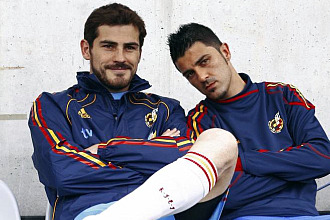 Casillas y Villa, en el banquillo de Espaa