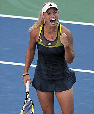 Carolina Wozniacki celebra un punto en su partido ante Sharapova en el US Open