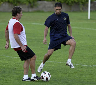 Esteban Vigo se ejercita con sus jugadores.