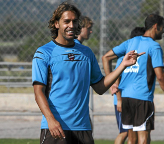 Miguel Prez entrenando con el Levante.
