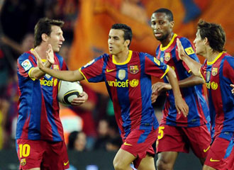 Pedro celebra un gol con sus compaeros de equipo