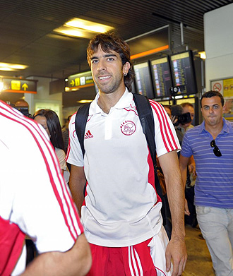 Oleguer, a su llegada a Madrid con la expedicin del Ajax.