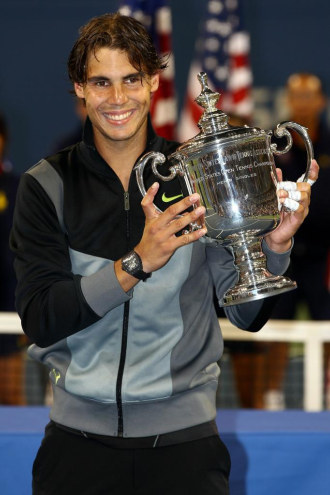 Rafa Nadal posa con el trofeo de campen del US Open.