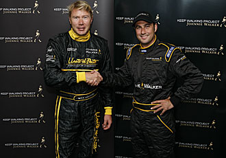 Hakkinen y Gabari, en el circuito de Silverstone.
