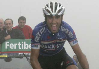 Barredo se hizo con la victoria en la etapa con final en los Lagos de Covadonga