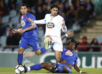 El Getafe y el Deportivo durante un partido de la pasada campaa