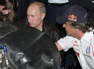 Carlos Sainz junto al ruso Vladimir Putin
