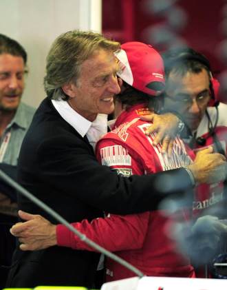 Montezemolo, abrazando a Alonso