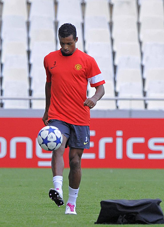 El jugador del Manchester Utd. Nani, durante el entrenamiento del martes en Mestalla.