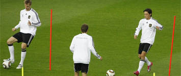 Özil entrenándose junto a sus compañeros de selección