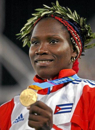 Osleydis Menndez, con la medalla olmpica