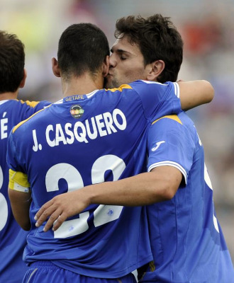 Gaviln y Casquero celebran un gol frente al Levante.